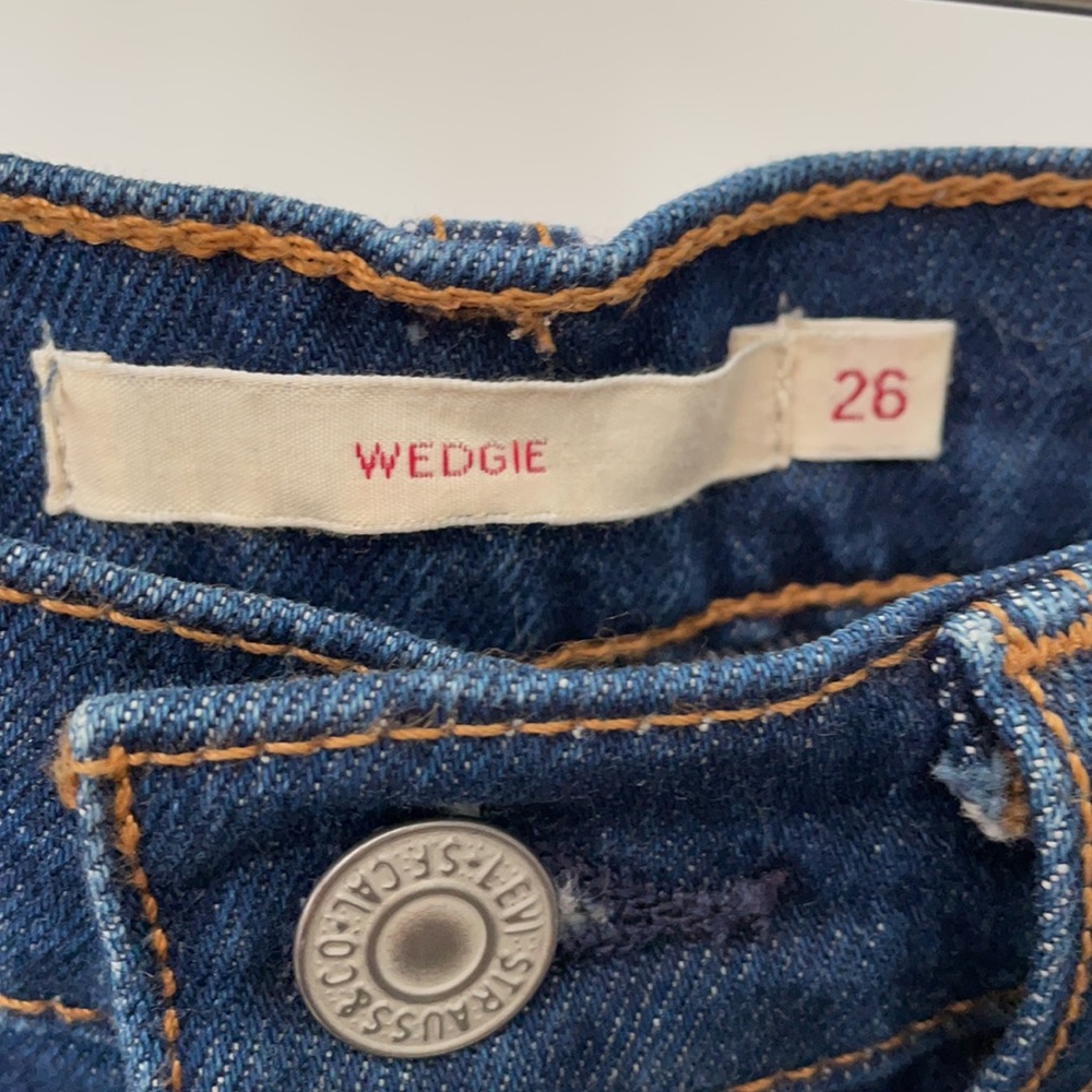 *Like New* Levi Dark Blue Wedgie Size 26 - Picture 7 of 11